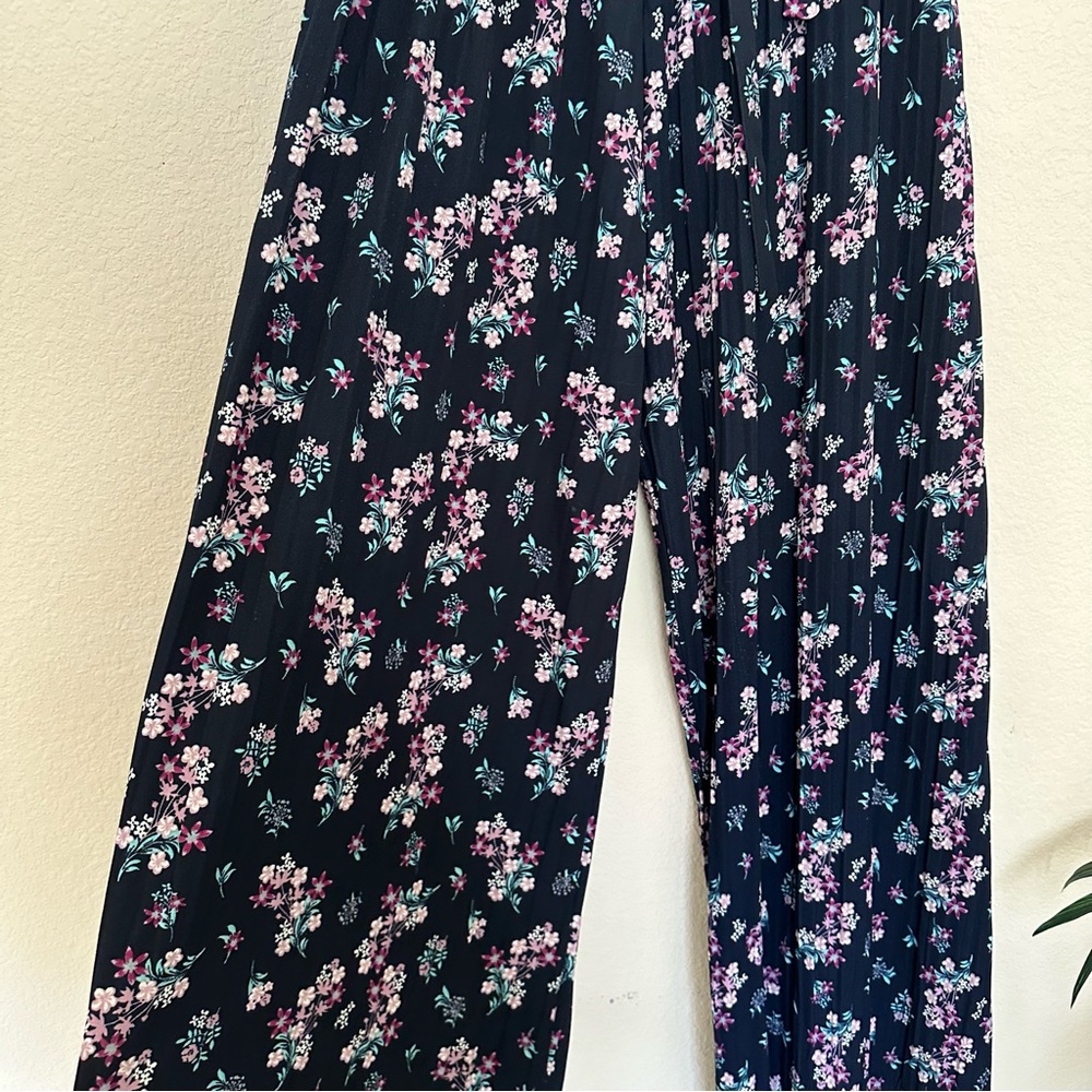 High Waisted Floral Wide Leg Flowy Pants - Picture 2 of 3